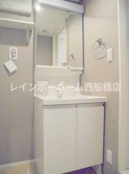 市川市新井３丁目のアパートの洗面所