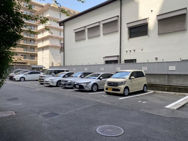 コスモトゥデイの駐車場