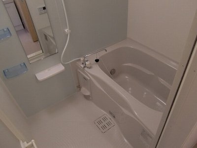 コンパクトで使いやすいお風呂です