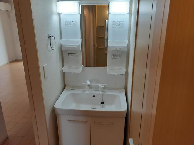 明るい洗面所です