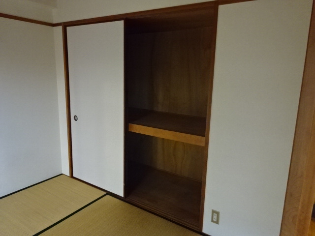 姫路市広畑区東新町２丁目の賃貸マンションの収納