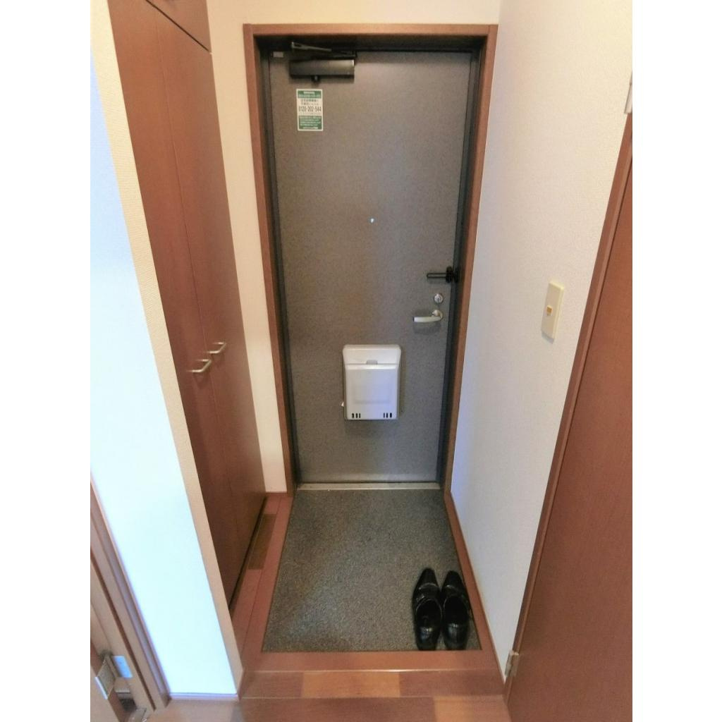 収納もある玄関です