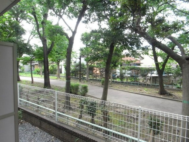 お洗濯にも便利なバルコニー付き
