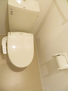 コンパクトで使いやすいトイレです