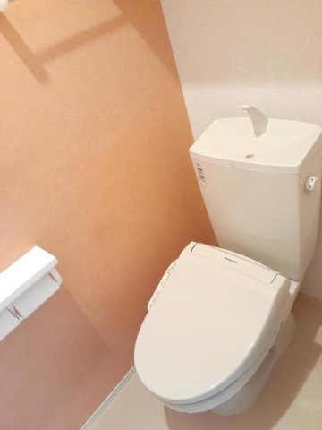 ゆったりとした空間のトイレです