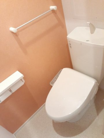 シンプルで使いやすいトイレです