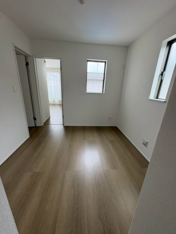 藤井寺市梅が園町の新築一戸建のその他|使い方自由なフリースペース。お子様の遊び場や在宅ワーク、趣味の部屋など、ライフスタイルに合わせて活用できます。家族の成長や暮らしの変化にも対応できる、ゆとりある空間です。