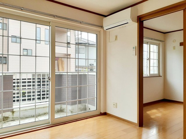 こちらの居間で趣味の時間をお楽しみください