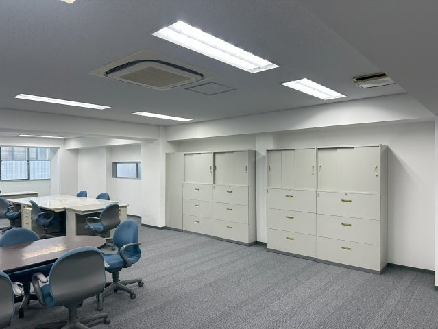 タツト・建設ビルの洋室
