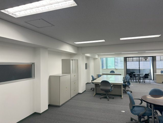 タツト・建設ビルの洋室