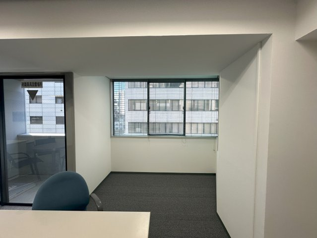 タツト・建設ビルの洋室