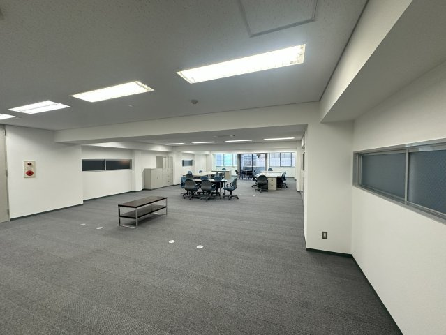 タツト・建設ビルの洋室