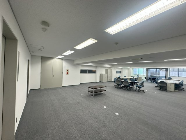 タツト・建設ビルの洋室