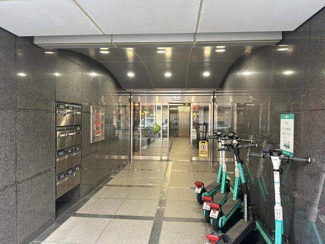 タツト・建設ビルのエントランス
