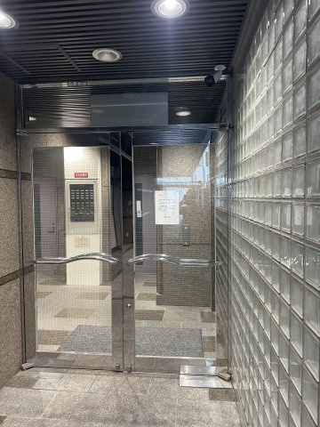 タツト・建設ビルのエントランス