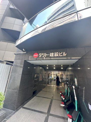 タツト・建設ビルのエントランス