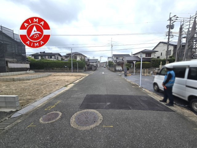 福岡市西区小戸3丁目第8-3棟（3号棟）の外観|前面道路含む現地の写真です。