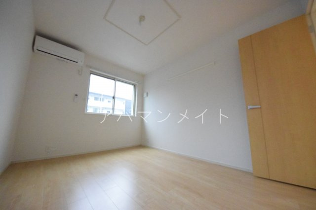 【寝室】 | ウッドビレッジ | 落ち着いて過ごせるお部屋なので、寝室にいかがでしょうか