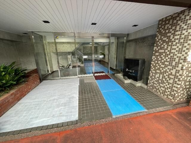 四谷コーエイマンションのエントランス