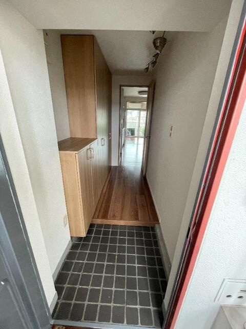 四谷コーエイマンションの玄関
