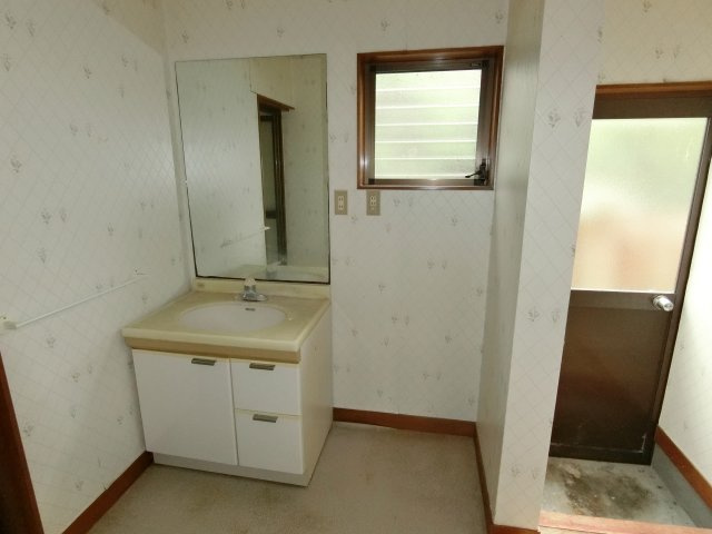 米子市福市中古住宅の独立洗面台