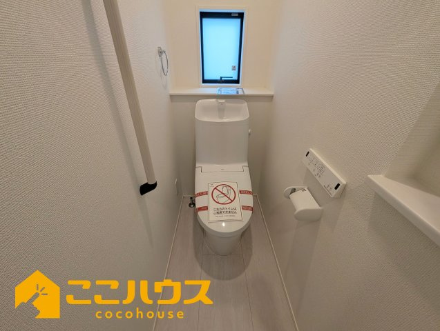 沖縄市松本3期　グラファーレ　新築戸建て　全2棟　1号棟のトイレ|高機能トイレ
