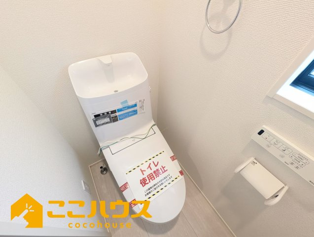 沖縄市松本3期　グラファーレ　新築戸建て　全2棟　1号棟のトイレ|2階トイレ