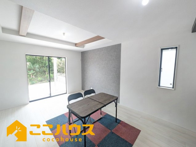 沖縄市松本3期　グラファーレ　新築戸建て　全2棟　1号棟の居間・リビング|LDK16帖