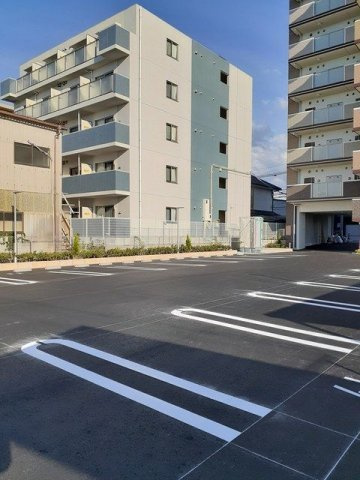 メルベージュ岸の駐車場