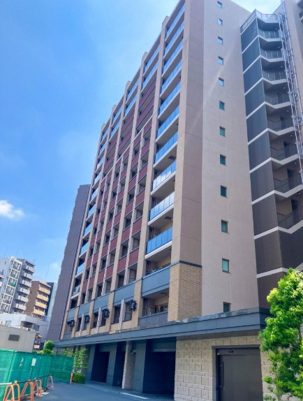 クレヴィア新宿若松町の外観|「若松河田」駅徒歩３分！ペット飼育可能な令和３年築の耐震基準適合大規模マンション、クレヴィア新宿若松町は即日現地案内可能となっておりますので、お気軽にお問い合わせください！