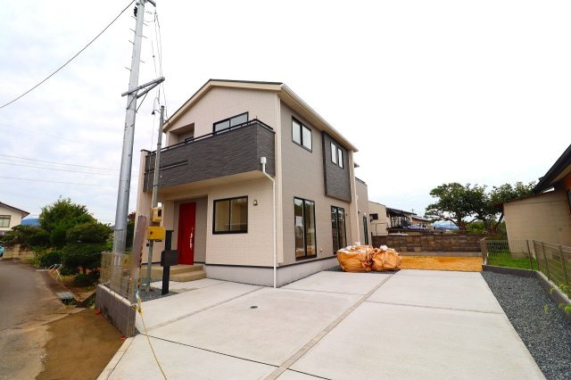 新築戸建・新築建売　福島市笹谷南一本松　笹谷小・信陵中の駐車場|駐車スペースはゆとりのある3台分！（車種による）間口も広く車の出し入れもスムーズです！