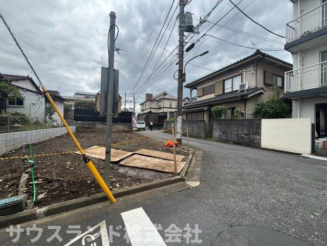 八王子市平岡町　新築戸建ての駐車場