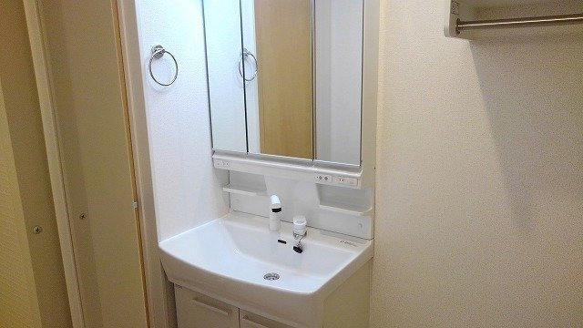 明るい洗面所です