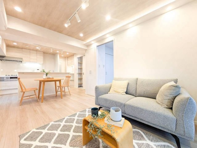 ダイアパレス高田馬場の居間・リビング|2026.09.10撮影

現地ご見学希望・資料請求などお気軽にお問い合わせ下さい！
03-5990-5201