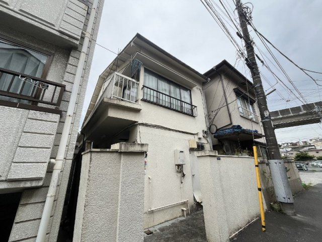 落ち着いた雰囲気の外観です