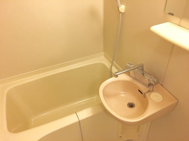コンパクトで使いやすいお風呂です