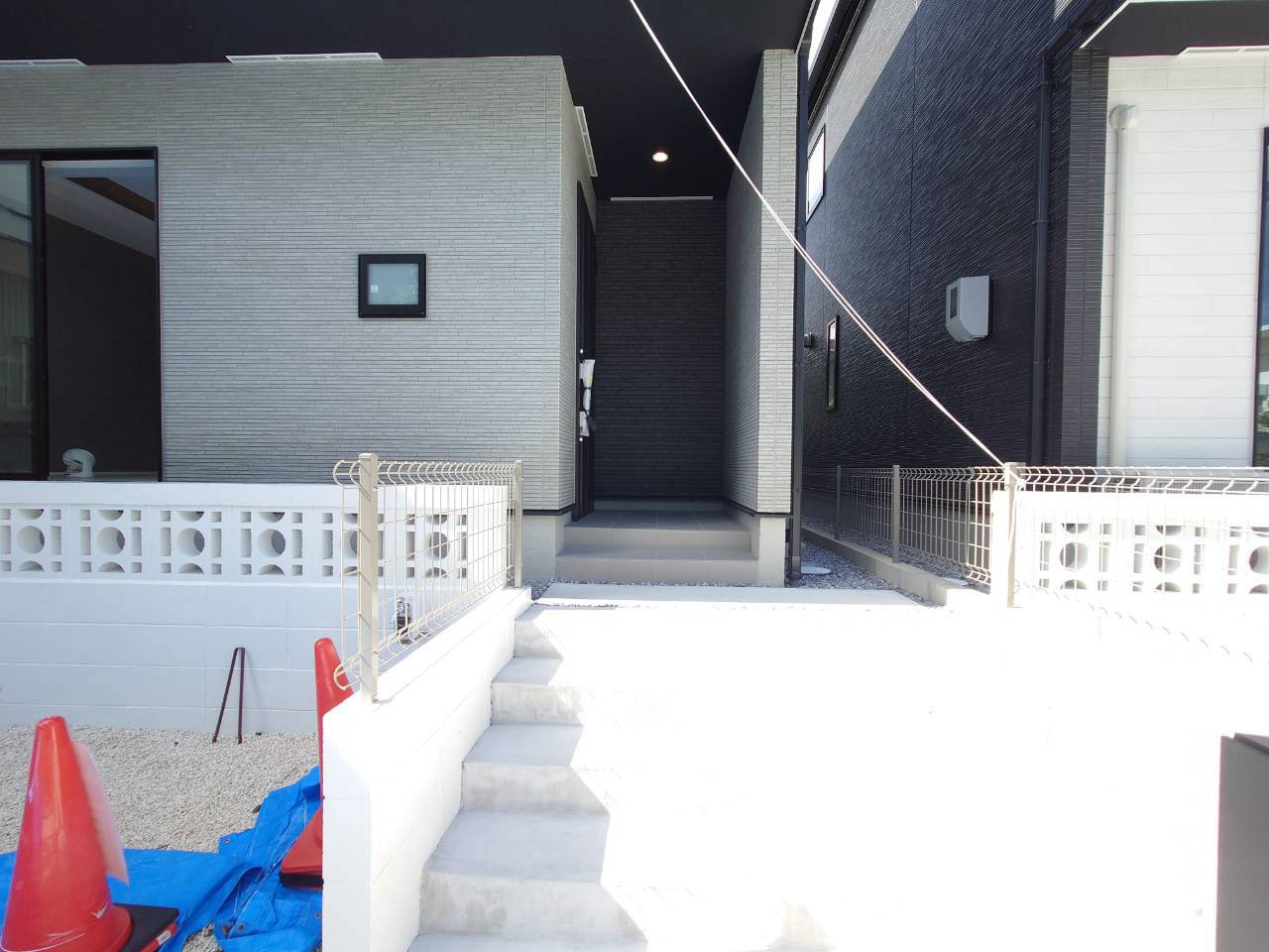★★沖縄市松本3期－1号棟（全2棟）のエントランス