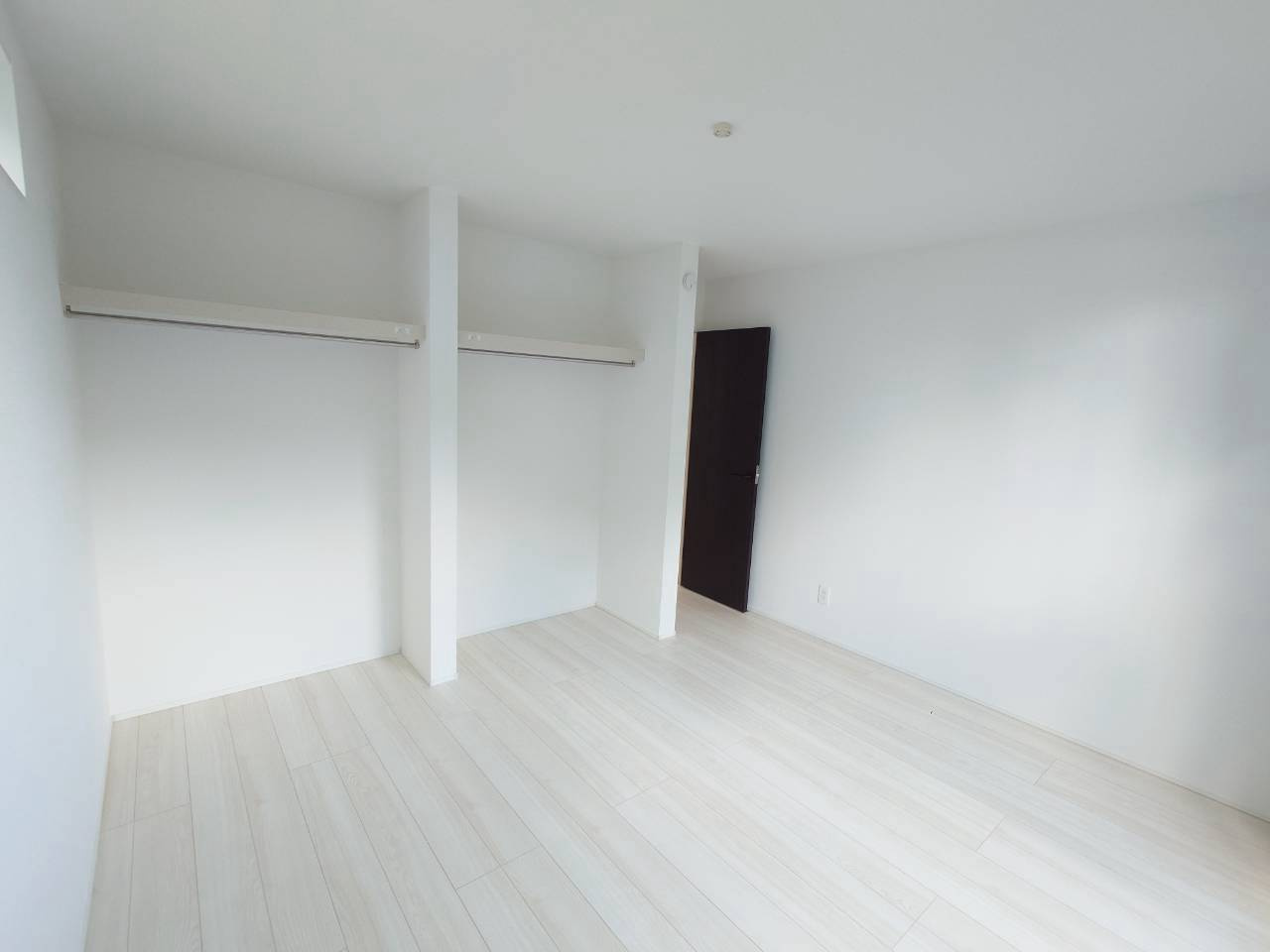 ★★沖縄市松本3期－1号棟（全2棟）の洋室|落ち着いた色調の洋室です