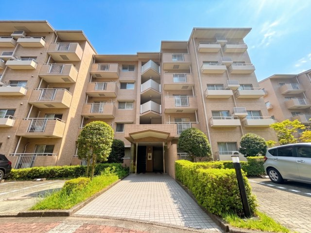 リクルートコスモス分譲！全２２０戸の大規模マンション！遊歩道に直結しているので、小・中学校への通学路も安心です♪