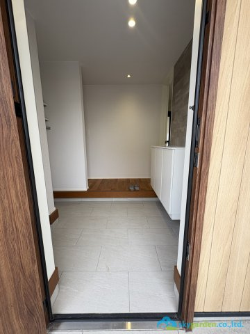藤沢市辻堂6丁目　新築戸建　全3棟2号棟の玄関|毎日通る玄関はこちらです