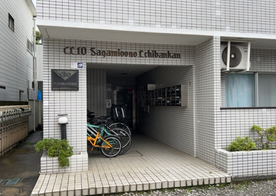【構造・工法・仕様】 | クリオ相模大野壱番館 | ＲＣ造、Reinforced Concreteは直訳すると補強されたコンクリートです。主に柱や梁・床・壁が鉄筋とコンクリートで構成おり、鉄筋を組んだ型枠にコンクリートを流し込んで固めたものを指します。