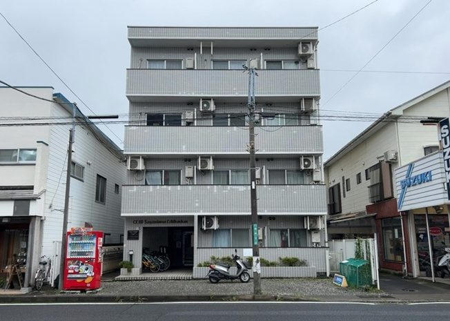 【外観】 | クリオ相模大野壱番館 | 外観はマンション管理がされているかの目安になります。築年数が古いと、壁面は劣化してひび割れが生じることも！建物が古びていても細かいところが修繕されていると、きちんと管理されているなぁと感じるでしょう。