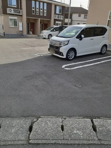 ハッピーシティ基里Ⅲの駐車場