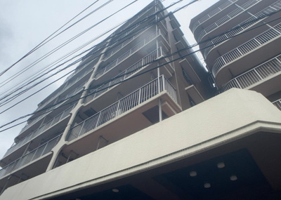 【構造・工法・仕様】 | ユニハイム本厚木 | ユニハイム本厚木は鉄骨鉄筋コンクリート（ＳＲＣ）造の構造を採用しており、優れた耐震性・耐久性を備えています。1981年築の総戸数82戸のマンションで、末永く安心してお住まいいただける建物です。