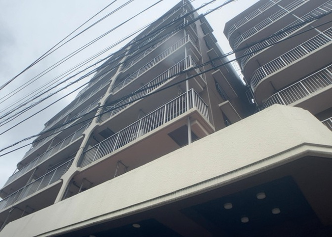 【構造・工法・仕様】 | ユニハイム本厚木 | ユニハイム本厚木は鉄骨鉄筋コンクリート（ＳＲＣ）造の構造を採用しており、優れた耐震性・耐久性を備えています。1981年築の総戸数82戸のマンションで、末永く安心してお住まいいただける建物です。