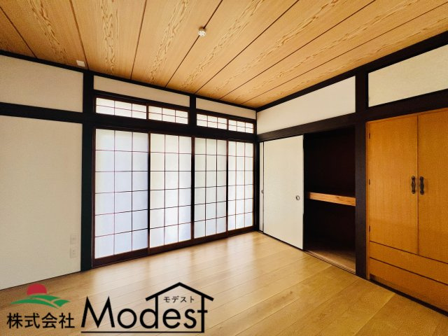 前橋市青柳町の居間・リビング|日当たりも良く居心地の良い洋室
