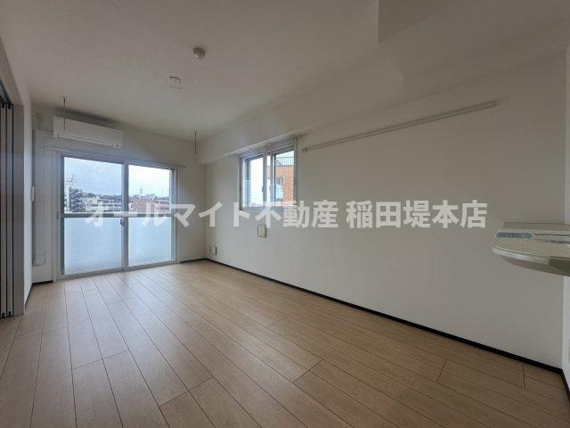 川崎市多摩区堰３丁目の賃貸マンションの居間・リビング|401号室