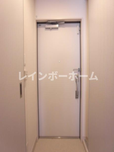 リブリ・アライの玄関