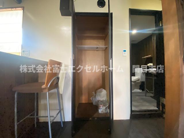 寝屋川市東大利町の店舗一部の収納