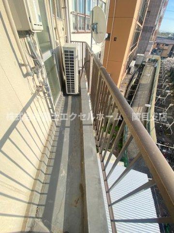 寝屋川市東大利町の店舗一部のバルコニー